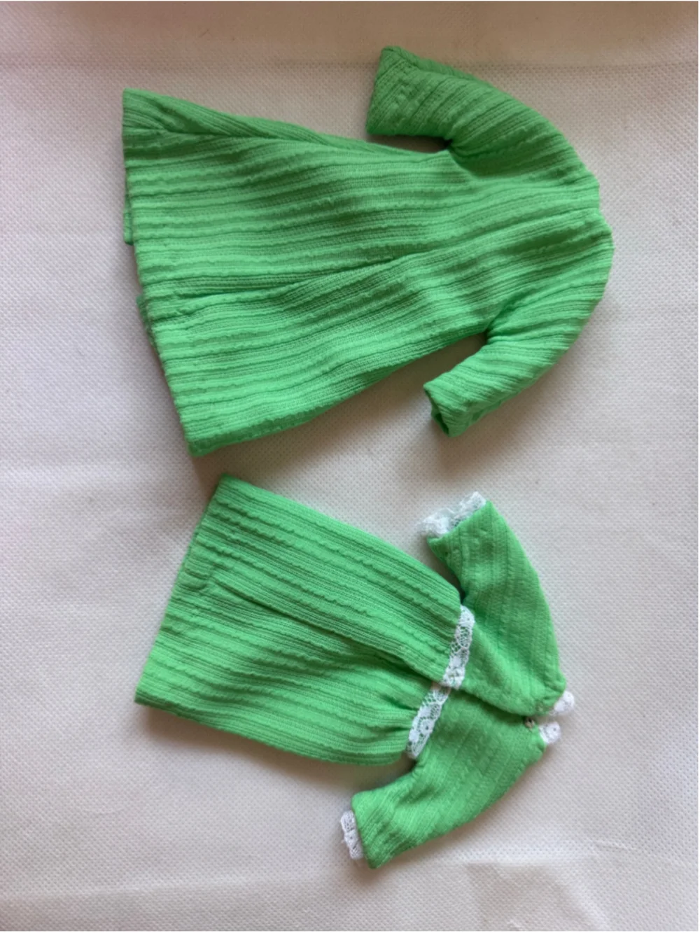 Vintage Barbie & Friends - Clone lime green knit doll coat & matching dress